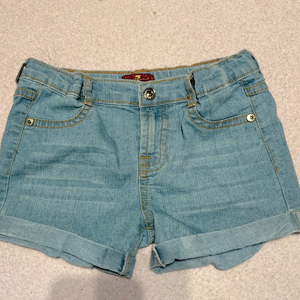 Adorable kid’s Seven shorts size 4